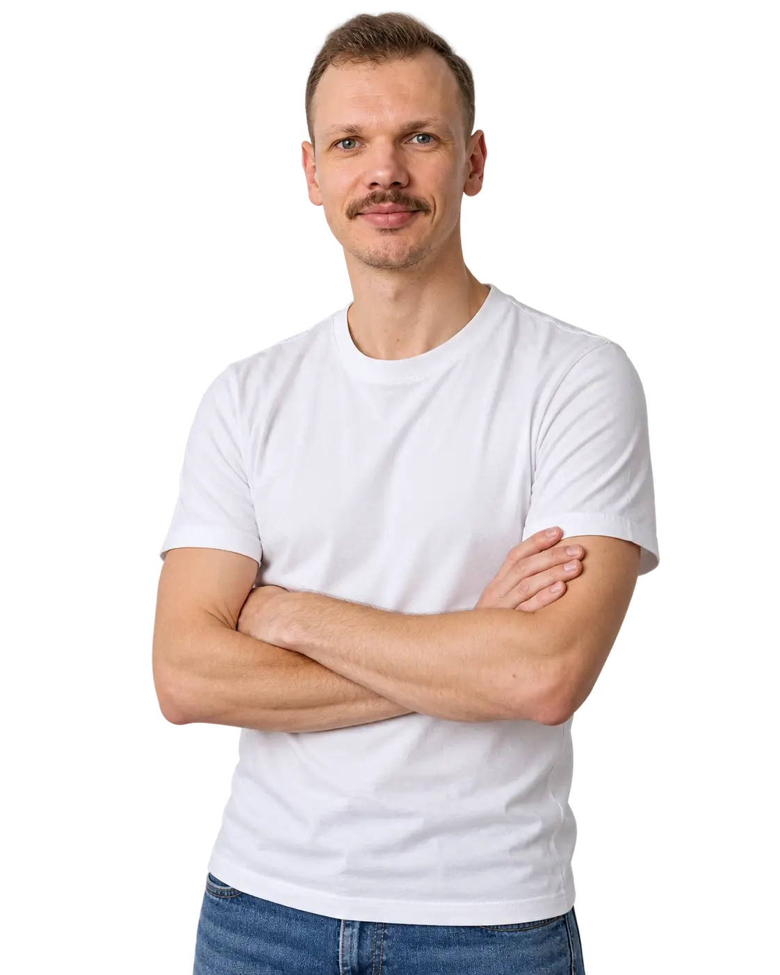 Marco Skradde, Technical Writer aus Köln, mit verschränkten Armen und einem freundlichen Lächeln